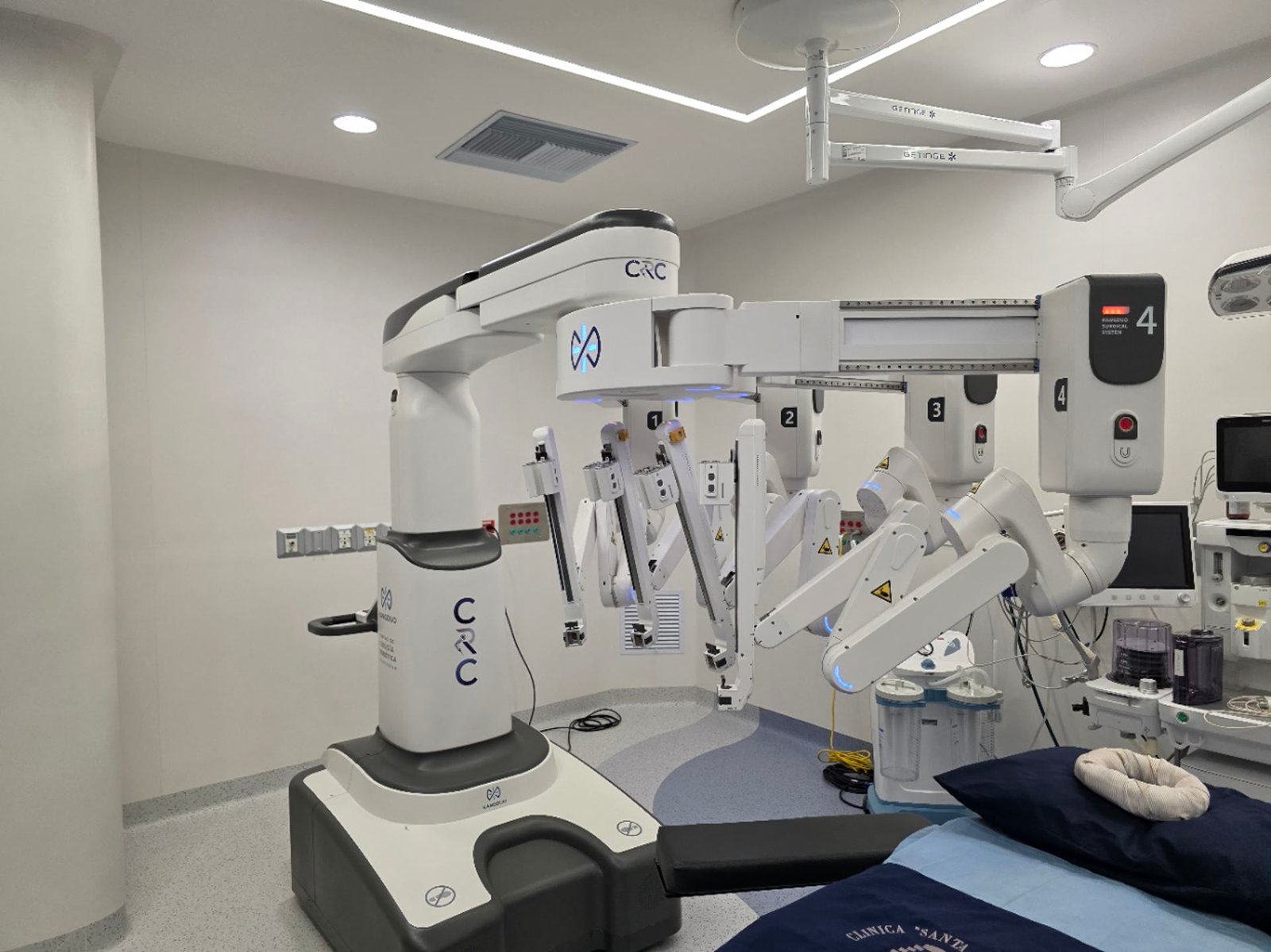 Robot KangDuo SR-2000 completo en el quirófano del CRC